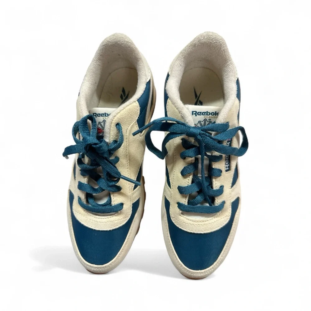 Reebok Unisex-Child Classic Leather Chalk/Alabaster/Gum Size 5 Big Kid Preowned